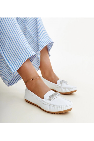 Adiba valged mokasiinid...