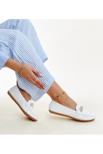 Adiba valged mokasiinid... 2