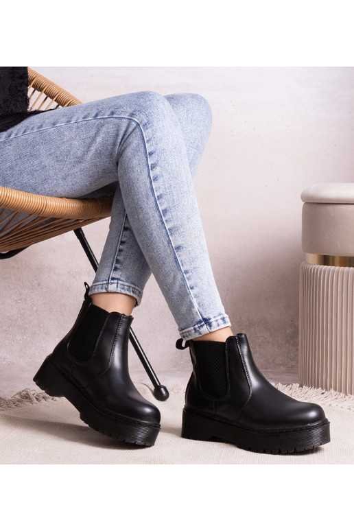 Mustad platvormsandaalid Lessaya