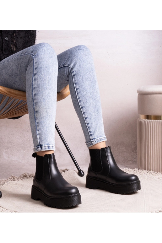 Mustad platvormsandaalid Lessaya