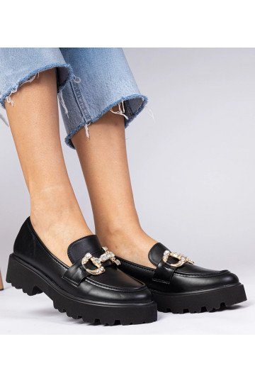 Musta elegantsed mokasiinid...