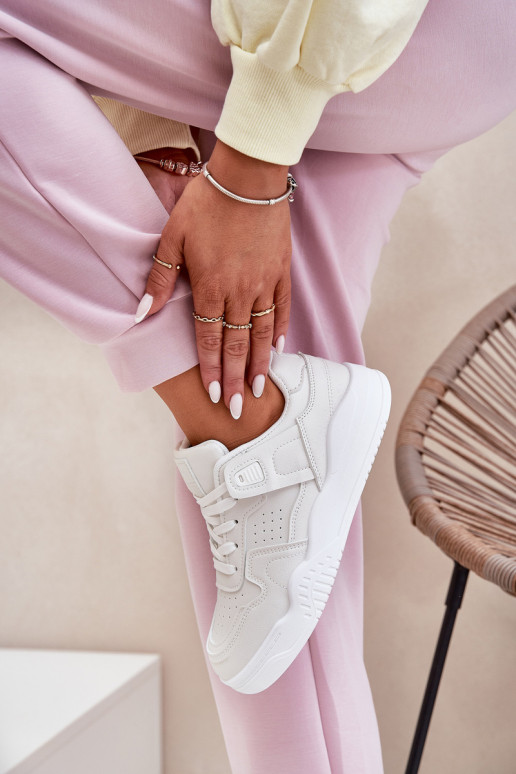 spordijalatsid Sneakers tüüpi jalanõud Pealiste omad eko-nahast valget värvi Telisiria