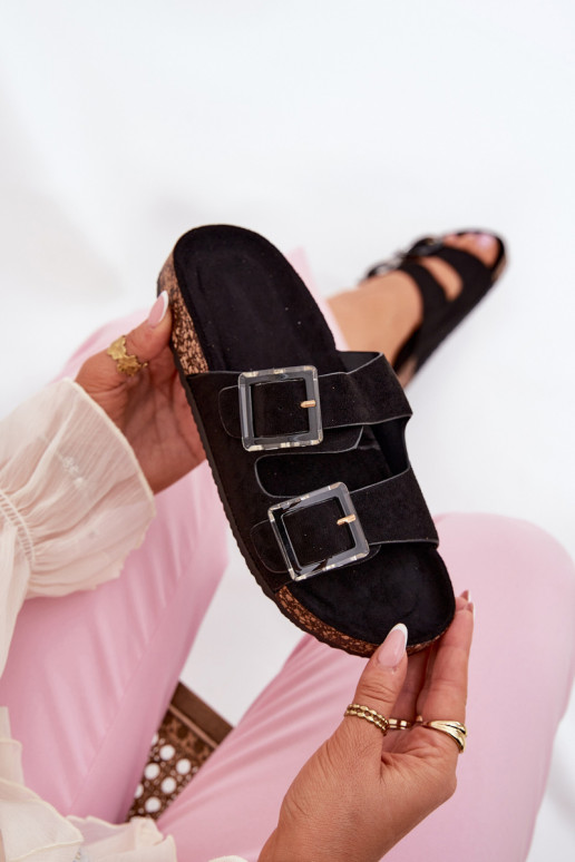 naiste plätud neetide ja pandlaga Korgitalla peal msuud Heartsle