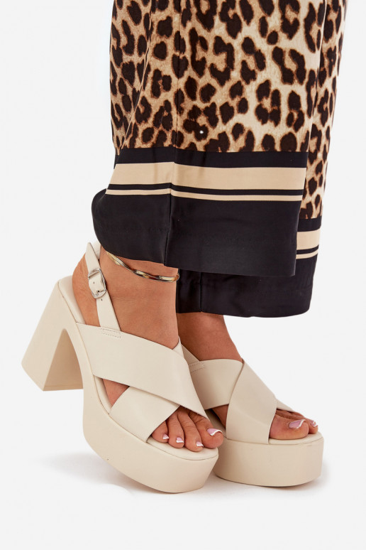 Pealistesandaalid Ja platvorm eko-nahast Elevandiluu värvi Annavin