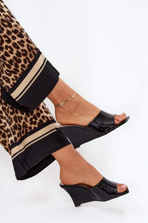 Laque naiste plätud Kiilu peal msuud Nelithin