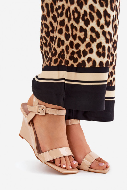 Lakitud sandaalid Kiilu peal Nude Vliraya