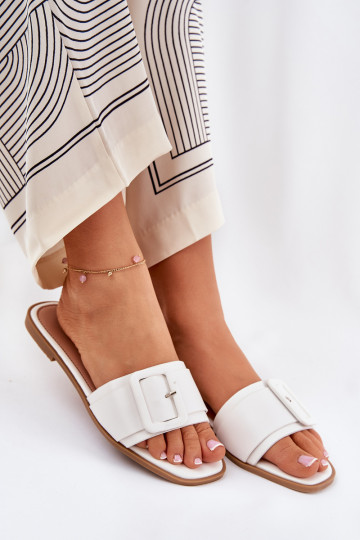 sileda tallaga naiste plätud Eko Pealhk neetide ja pandlaga valget värvi Bamma