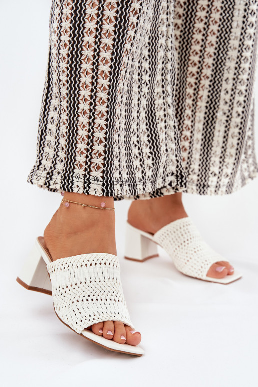 naiste plätud Koos punutisega kõrge jämeda kontsaga valget värvi Ciariloria