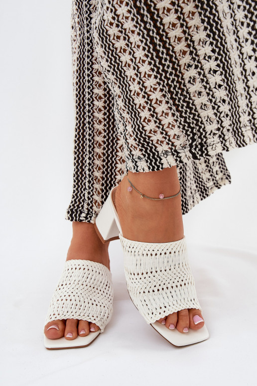 naiste plätud Koos punutisega kõrge jämeda kontsaga valget värvi Ciariloria