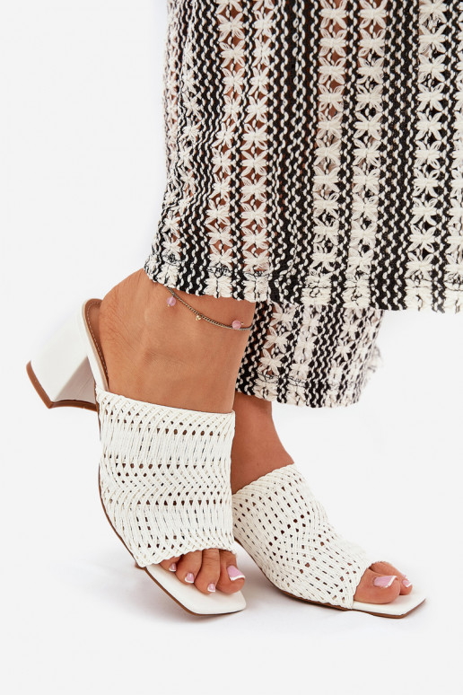 naiste plätud Koos punutisega kõrge jämeda kontsaga valget värvi Ciariloria