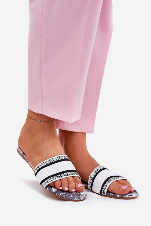 Mustriline sileda tallaga naiste plätud valget värvi Leysi