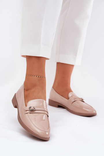 Lakitud mokassiinid Pealiste omad kaunistustega neetide ja pandlaga beeži värvi Mollan 2