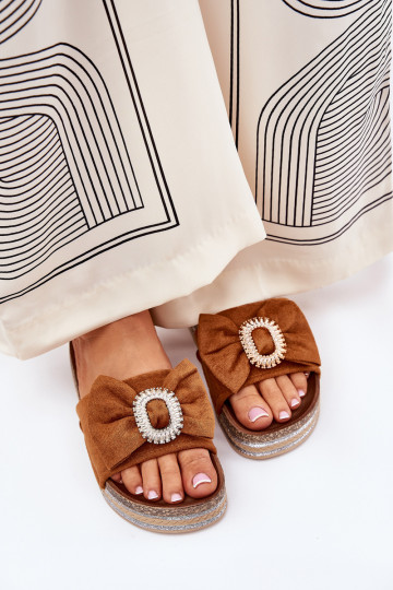 naiste plätud platvormiga lipsukesega I Ozdobną Broszką pruunid värvi Lenela