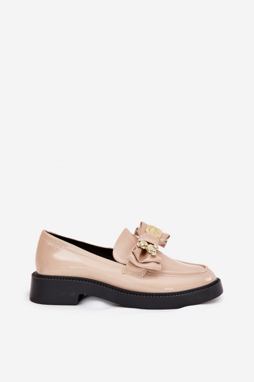 Lakitud mokassiinid lipsukesega I Ozdobną Broszką beeži värvi Leandriel