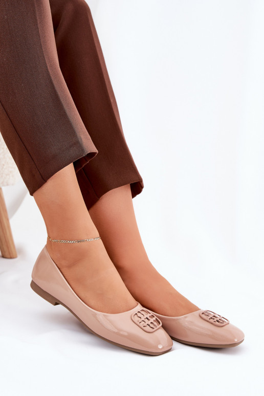 Laque Elegantsed Baleriinad Pealiste omad Koos Ornate Detalem Vinceza 17377 beeži värvi