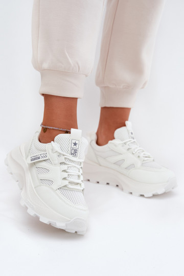 spordijalatsid Sneakers tüüpi jalanõud Pealiste omad Paksu talla peal valget värvi Prononice