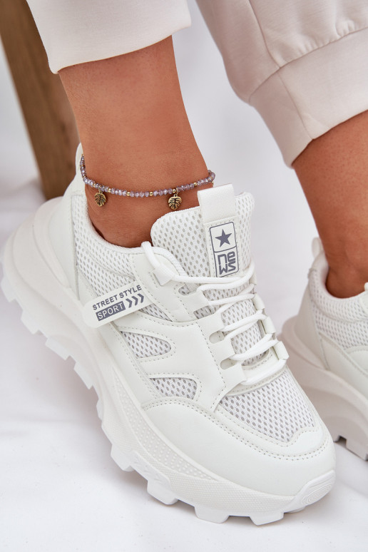 spordijalatsid Sneakers tüüpi jalanõud Pealiste omad Paksu talla peal valget värvi Prononice