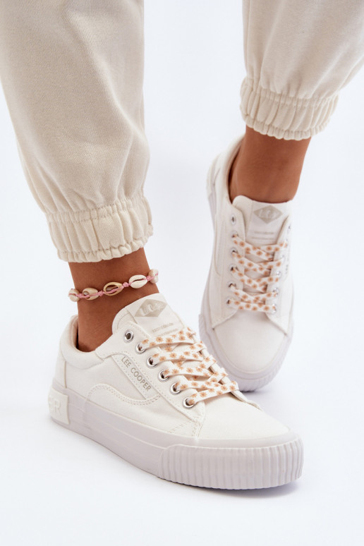 Pealistesaapad Lee Cooper LCIN-24-31-2170 valget värvi Pealistesaapad Lee Cooper LCIN-24-31-2170 valget värvi