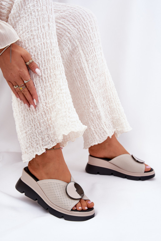 Plätud naturaalsest nahast Pealiste omad kaunistustega S.Barski LR51-662 beeži värvi