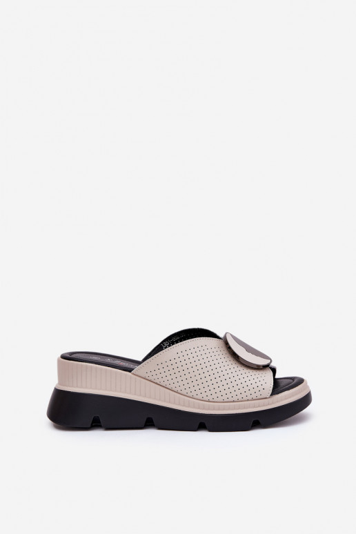 Plätud naturaalsest nahast Pealiste omad kaunistustega S.Barski LR51-662 beeži värvi