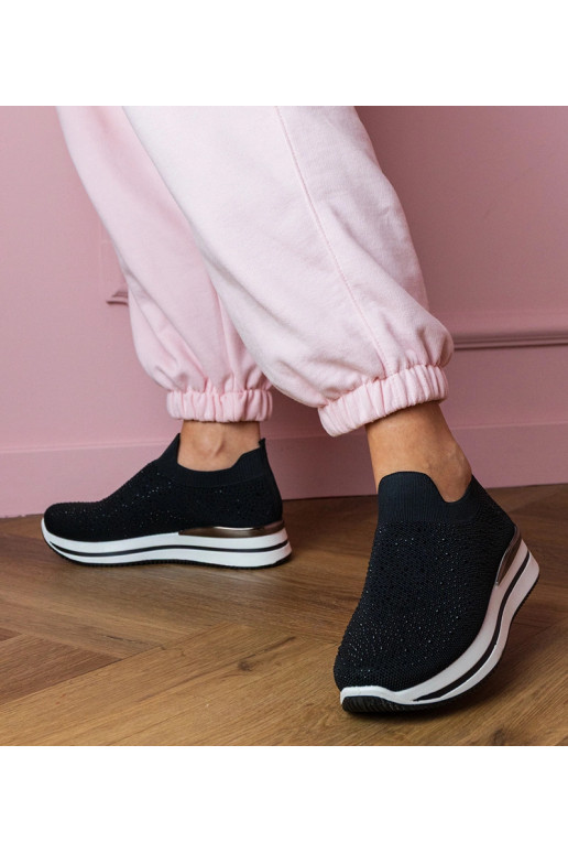 Mustad naiste spordisandaalid...