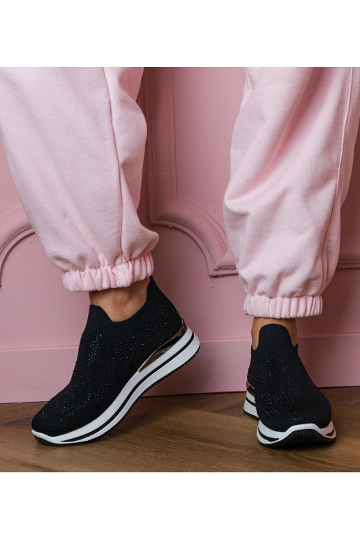 Mustad naiste spordisandaalid...