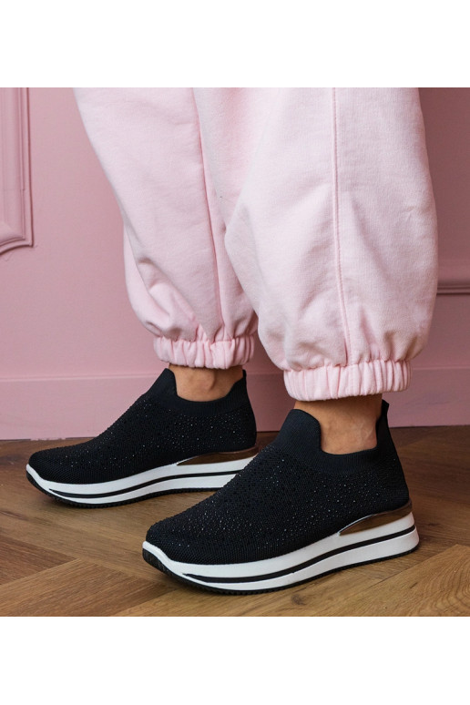 Mustad naiste spordisandaalid...