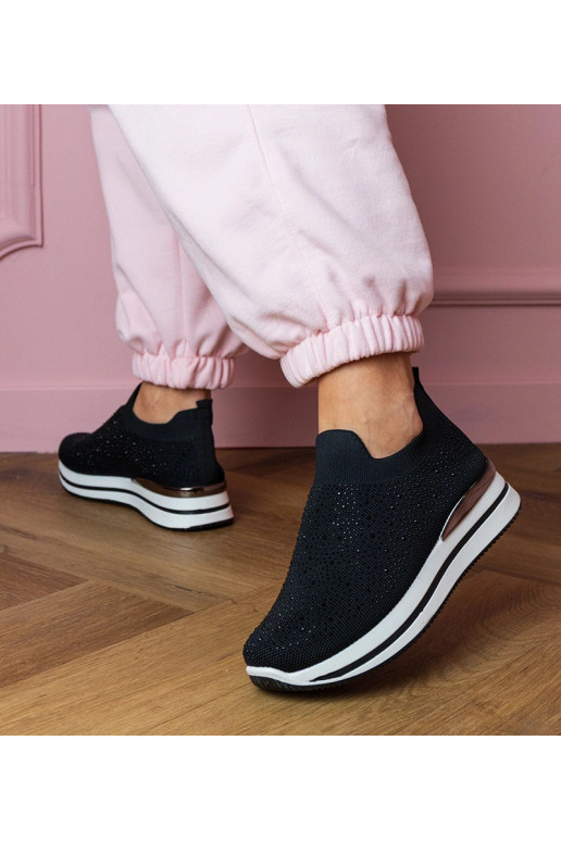 Mustad naiste spordisandaalid...