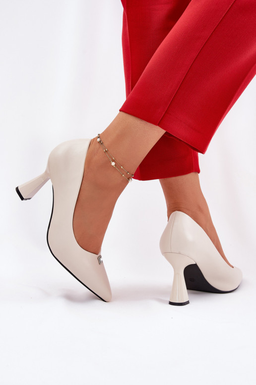 Elegantsed Kingad Peal Rozszerzanej Szpilce Vinceza 62222 beeži värvi