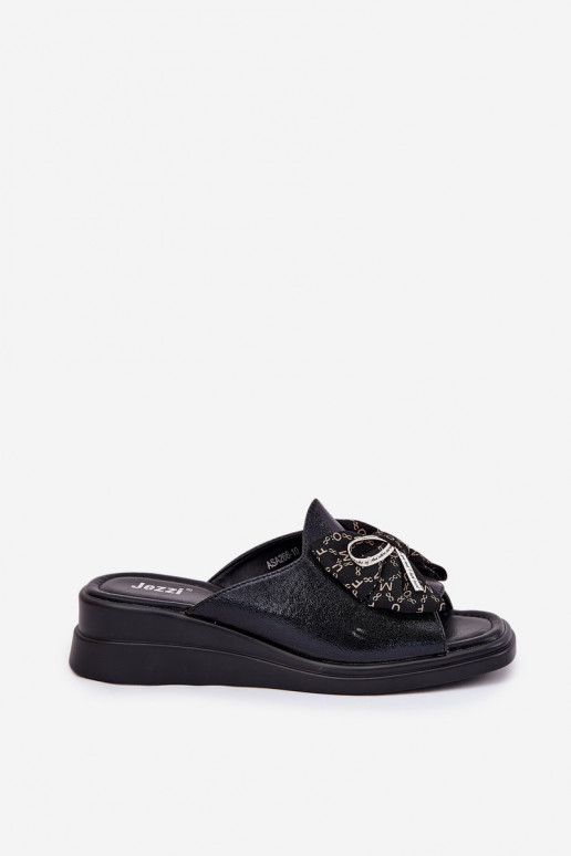 naiste plätud Kiilu peal lipsukesega msuud Moonzella