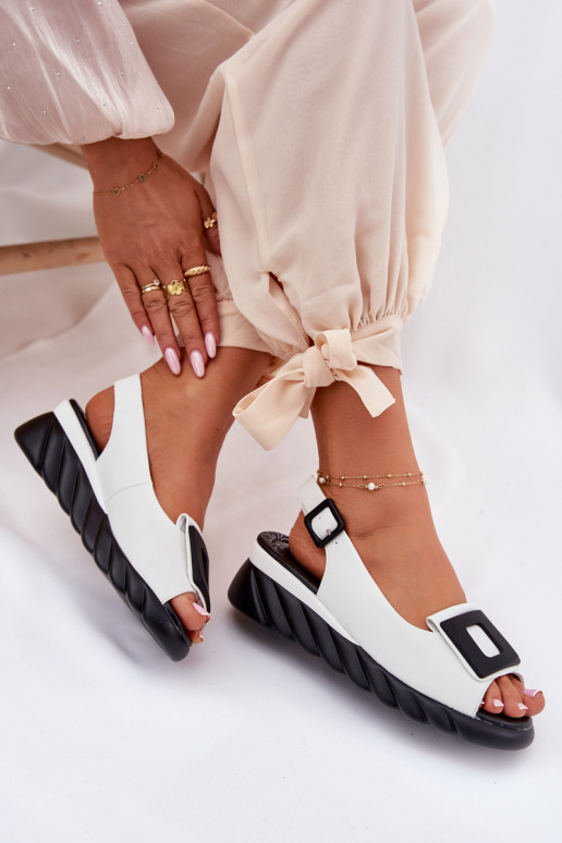 Pealistesandaalid Pealiste omad Kiilu peal dekoratsiooniga Artiker 56C2157 valget värvi