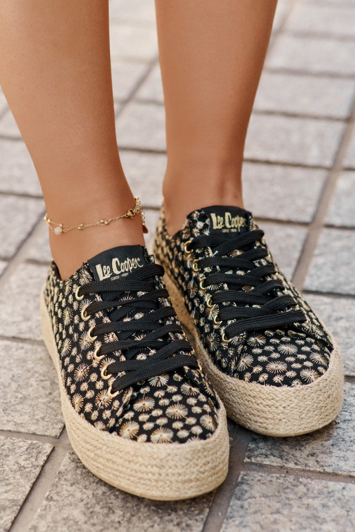 Kudumisega vabaaja jalanõud platvormiga Lee Cooper LCIN-25-08-3647L must
