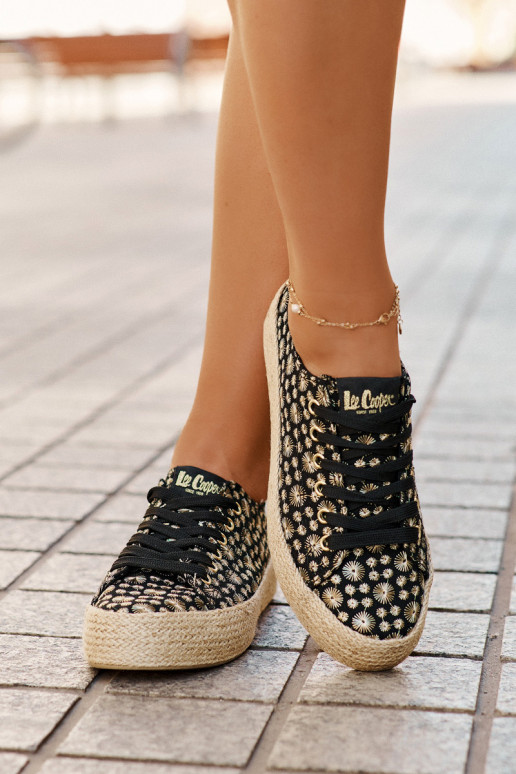 Kudumisega vabaaja jalanõud platvormiga Lee Cooper LCIN-25-08-3647L must