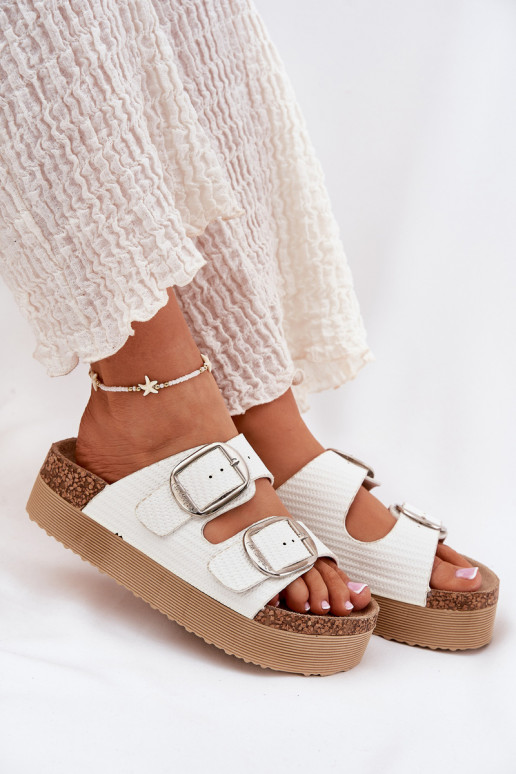 naiste plätud Platformie neetide ja pandlaga Lee Cooper LCIN-25-35-3496L valget värvi