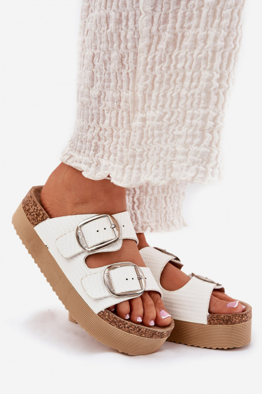 naiste plätud Platformie neetide ja pandlaga Lee Cooper LCIN-25-35-3496L valget värvi