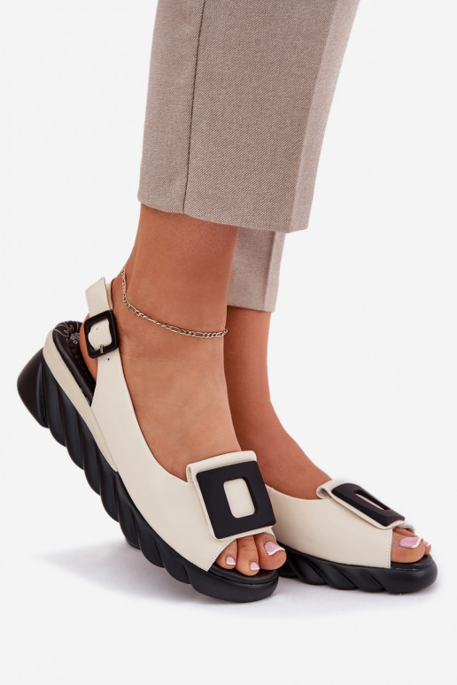 Pealistesandaalid Pealiste omad Kiilu peal dekoratsiooniga Artiker 56C1570 beeži värvi