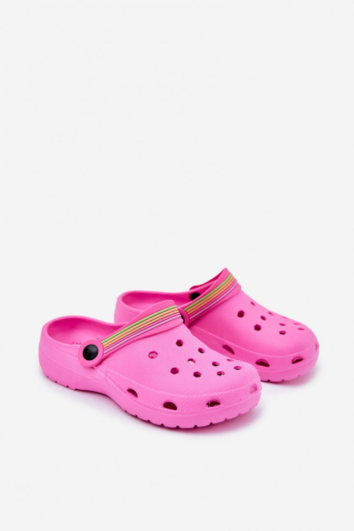 Kerged rannaplätud Kerged lehvidega Laste jalanõud Tumeroosad värvi Sellel onranelia Kerged rannaplätud Kerged lehvidega Laste jalanõud Tumeroosad värvi Sellel onranelia