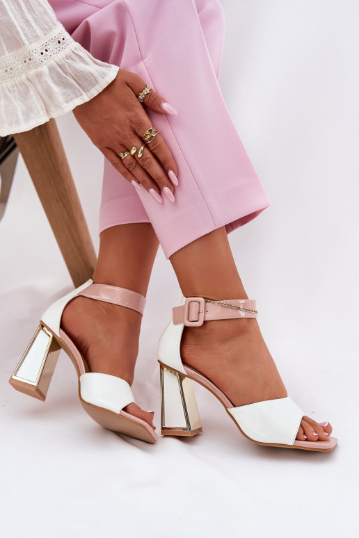 Lakitud sandaalid kõrge jämeda kontsaga Vinceza 20266 valget värvi