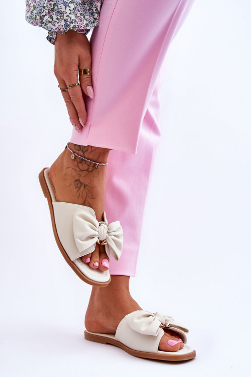 Pealiste omad Plätud naturaalsest nahast lipsukesega valget värvi Becky Pealiste omad Plätud naturaalsest nahast lipsukesega valget värvi Becky