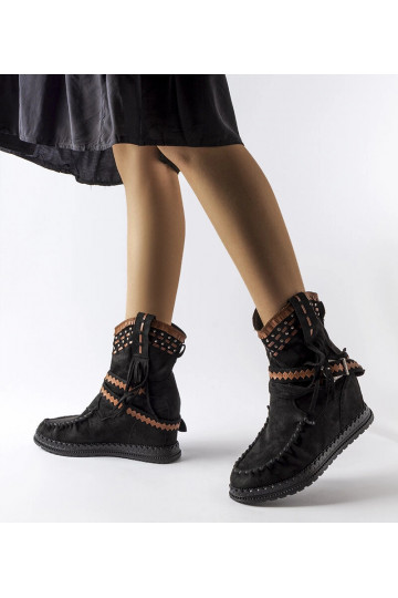 Mustad saapad platvormil, „Beausoleil" 2