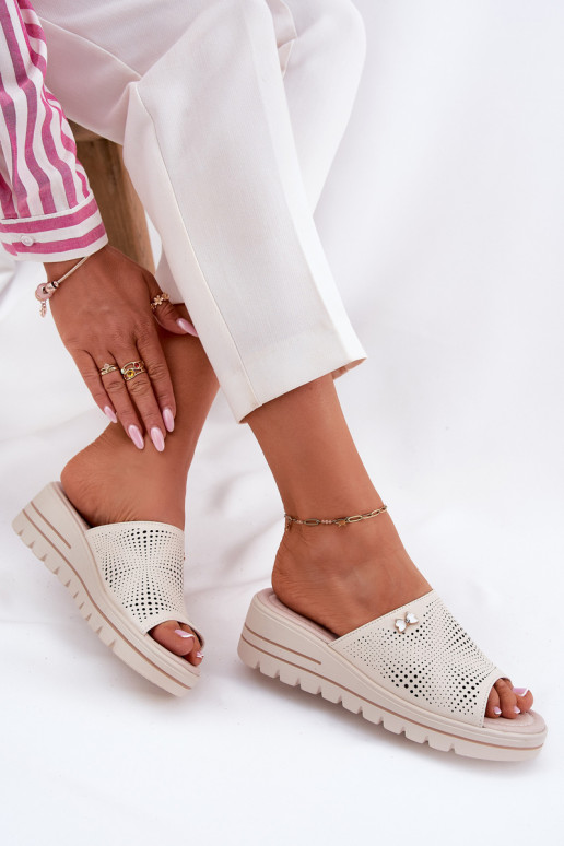 Plätud naturaalsest nahast Pealiste omad Kiilu peal Vinceza 41477 beeži värvi Plätud naturaalsest nahast Pealiste omad Kiilu peal Vinceza 41477 beeži värvi