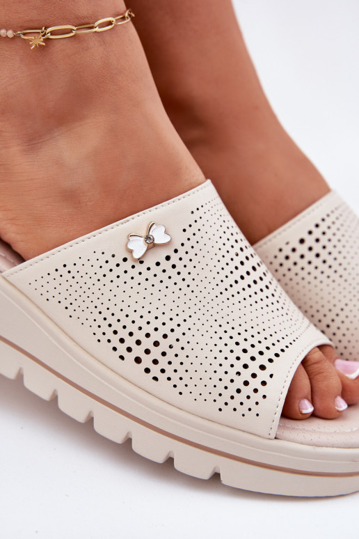 Plätud naturaalsest nahast Pealiste omad Kiilu peal Vinceza 41477 beeži värvi Plätud naturaalsest nahast Pealiste omad Kiilu peal Vinceza 41477 beeži värvi