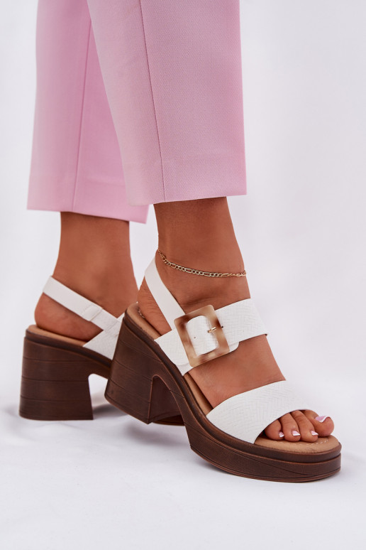 Pealistesandaalid Sellel onssiivsetel kontsadel Ja platvorm Vinceza 17387 valget värvi