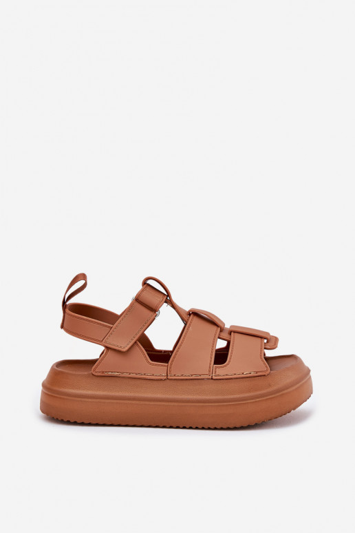 Pealistesandaalid platvormiga pruunid värvi Nitavelia