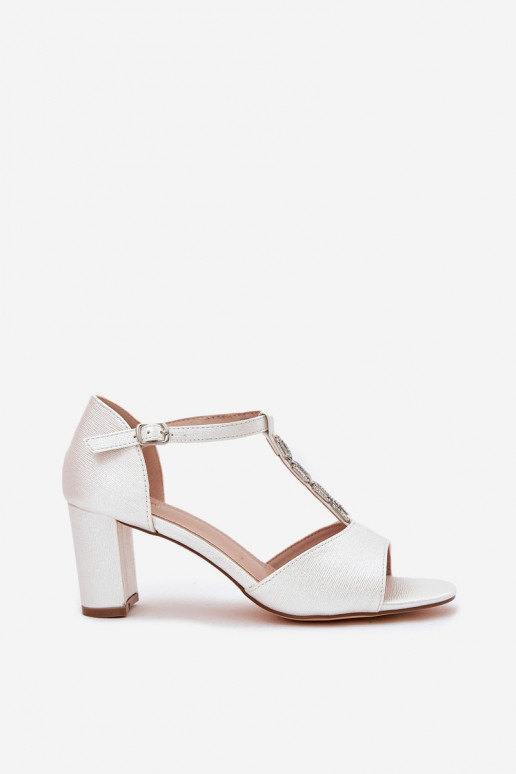 Pealistesandaalid dekoreeritud kontsaga Eco nahk valget värvi Triavera