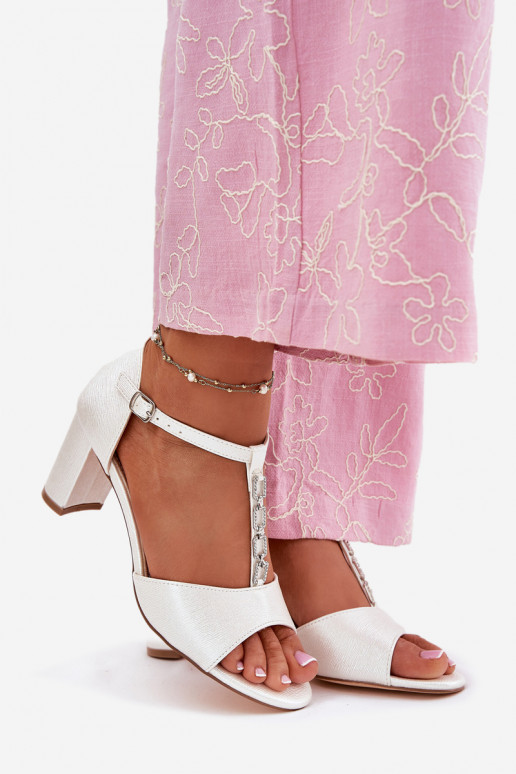 Pealistesandaalid dekoreeritud kontsaga Eco nahk valget värvi Triavera