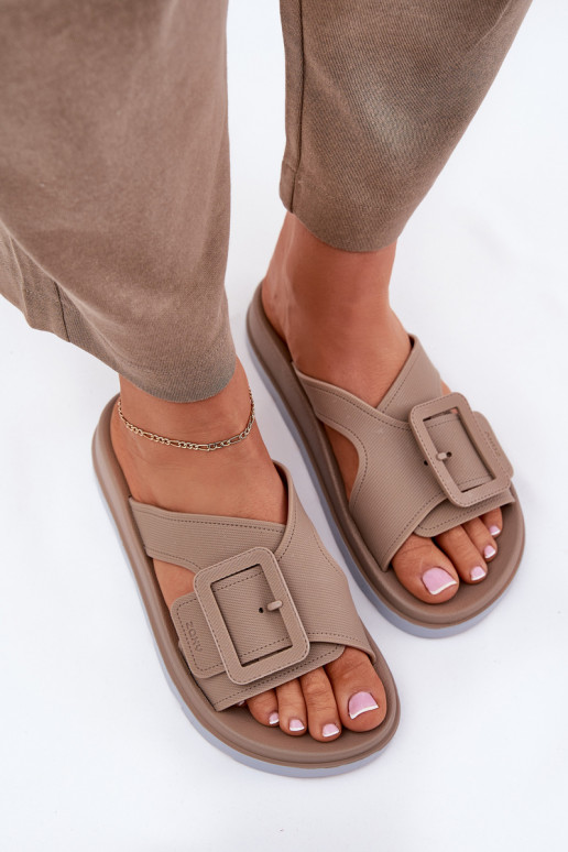 Lõhnav naiste plätud kaunistustega neetide ja pandlaga ZAXY RR285076 beeži värvi Lõhnav naiste plätud kaunistustega neetide ja pandlaga ZAXY RR285076 beeži värvi