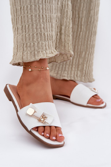 naiste plätud laiade nööridega lipsukesega valget värvi Sallariela 2