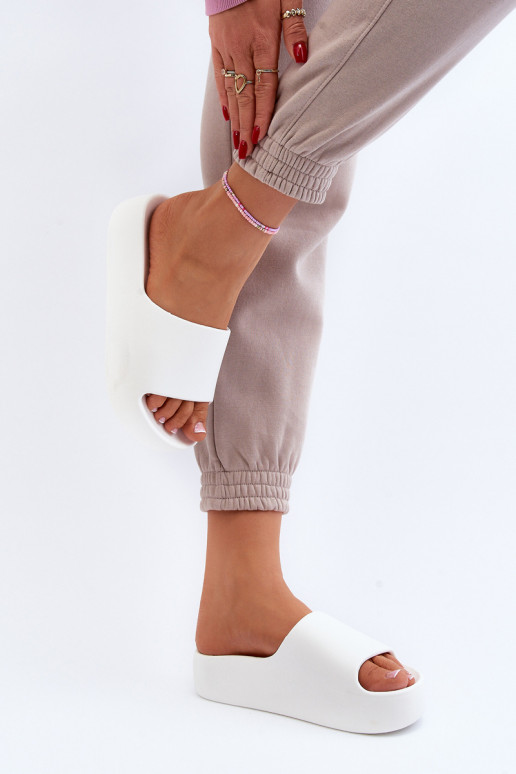 Pealiste omad Sussid Paksu talla peal valget värvi Oreithano