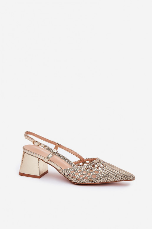 Kandaalised sandaalid laia rihmaga ja...